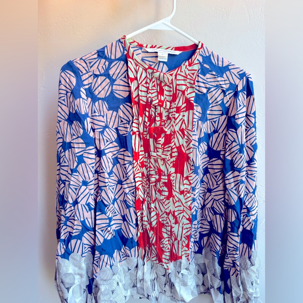 DVF silk snap top with bow detail multi color size 6